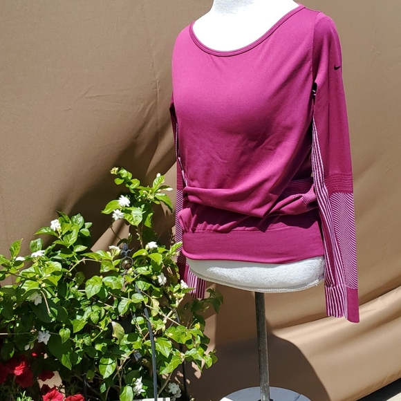 🍎2 Items/$12 NIKE DRI FIT Long Sleeve athletic top in size Medium - Picture 6 of 8